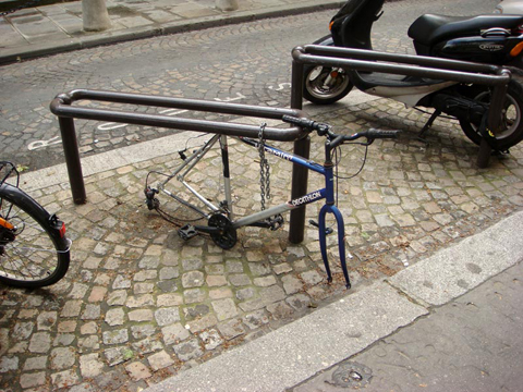 Велопарковка у Парижі